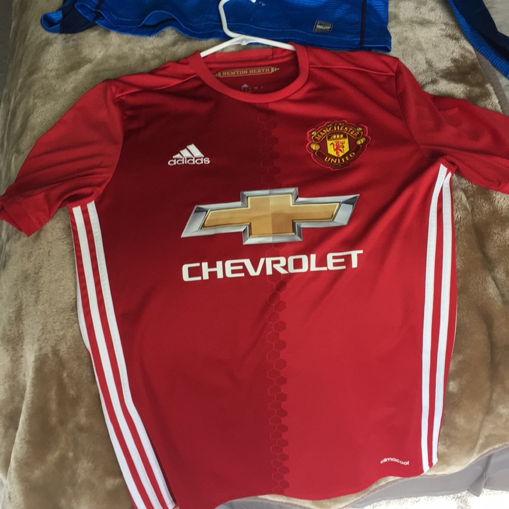 Manchester United Jersey (nothing on back)